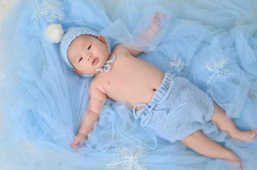 三门峡宝宝从床上掉下来